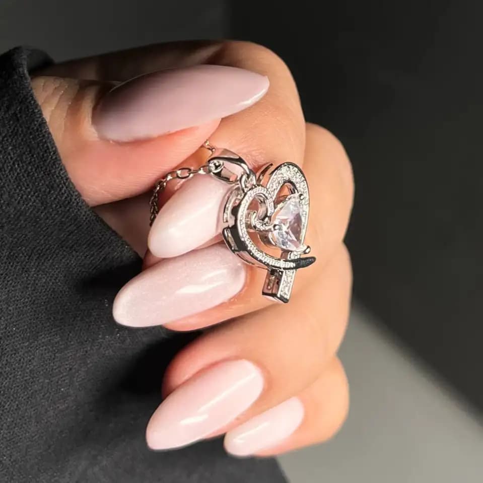 گردنبند و آویز زنانه جواهری طرح قلب نگین دار رنگ نقره ای ضد حساسیت رنگ کاملا ثابت کد atk — تصویر ۲