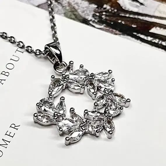گردنبند و آویز زنانه جواهری طرح نگین کاری رنگ نقره ای ضد حساسیت رنگ کاملا ثابت کد atk