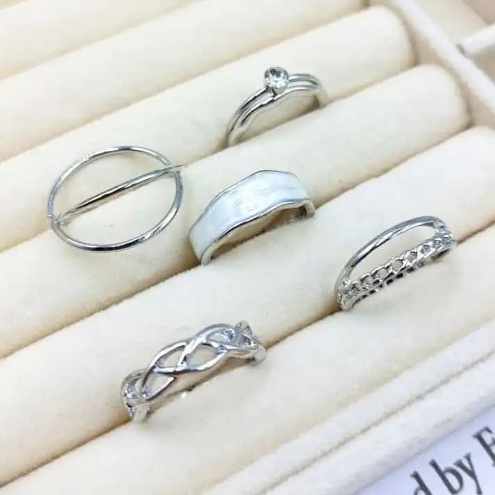 پک انگشتر زنانه/دخترانه 5 عددی فری سایز free size رنگ ثابت طلایی و نقره ای کد amp — تصویر ۵