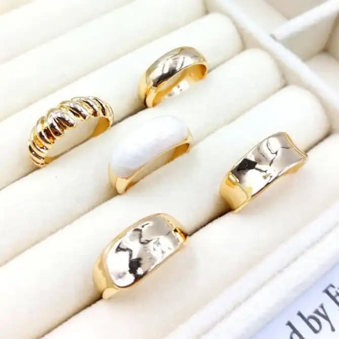 پک انگشتر زنانه/دخترانه 5 عددی فری سایز free size رنگ ثابت طلایی و نقره ای کد amp — تصویر ۲