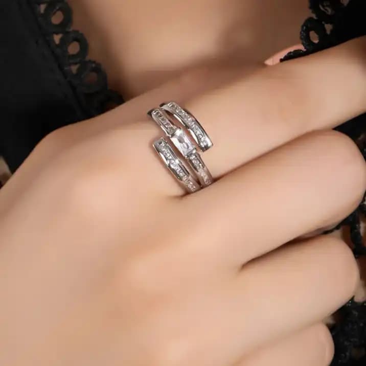انگشتر زنانه/دخترانه فری سایز free size مدل جواهری 3 لاین نقره ای رنگ ثابت کد amp