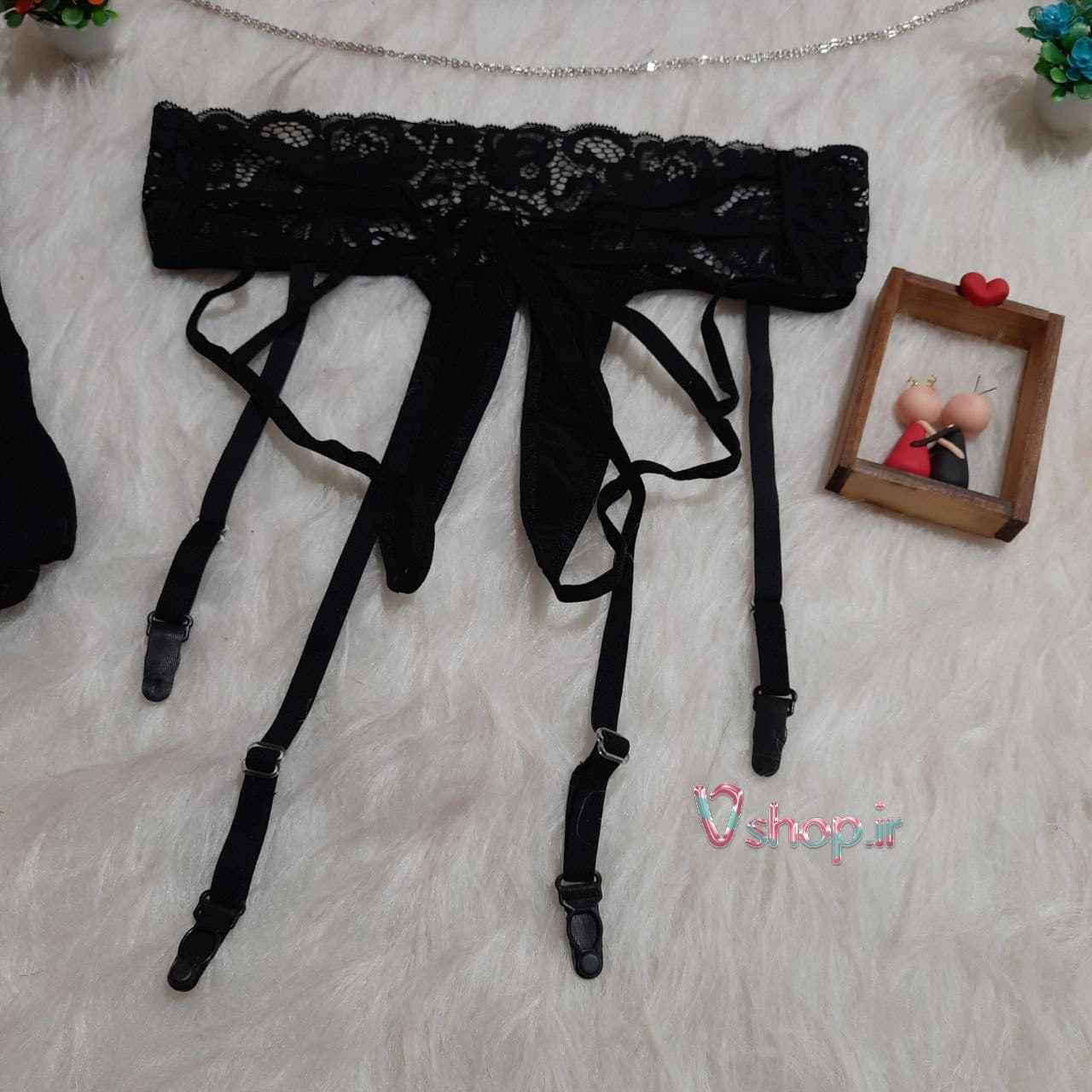 شورت فاقباز عنکبوتی با جوراب دستبند و چشم بند — تصویر ۳