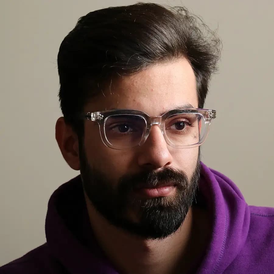 عینک بلوکنترل با فریم شکل مستطیلی، رنگ طوسی، دسته سیم‌دار و برند کروم هارتز و لنز بلوکنترل ژاپنی برند Star مدل 9203 — تصویر ۲