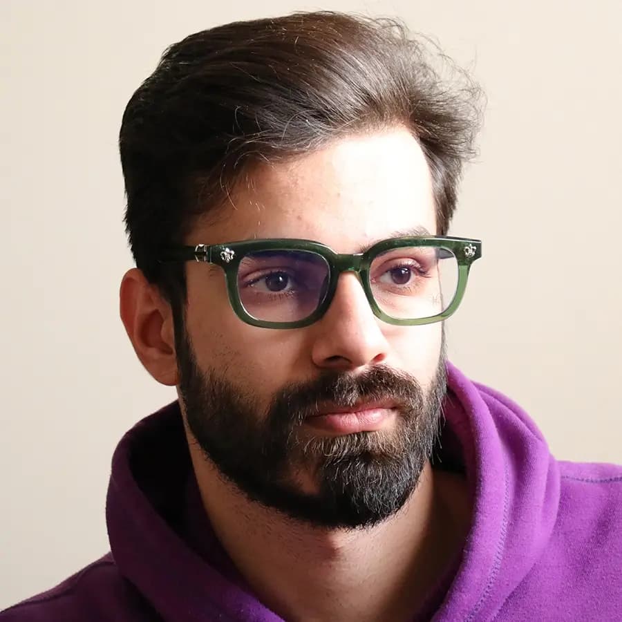عینک بلوکنترل با فریم شکل مستطیلی، رنگ سبز، دسته سیم‌دار و برند کروم هارتز و لنز بلوکنترل ژاپنی برند Star مدل 9203 — تصویر ۲