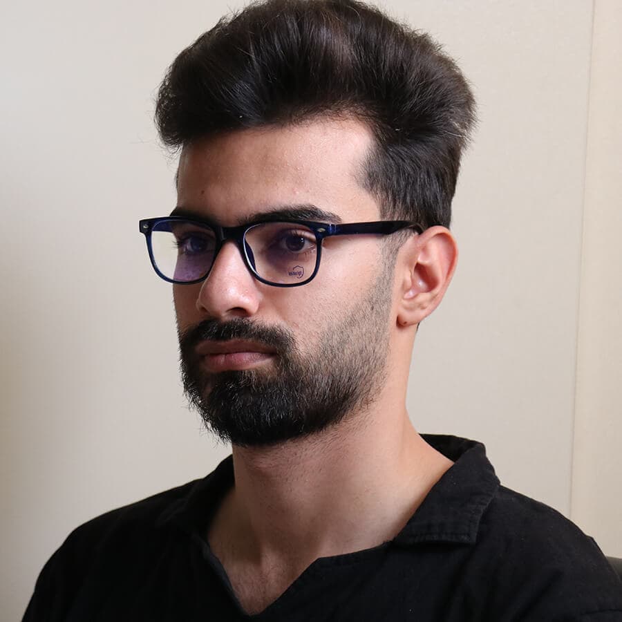 عینک با فریم ویفرر کوچک، رنگ مشکی براق، از جنس کائوچو و لنز بی‌رنگ (بلوکات) مدل 2470 — تصویر ۲