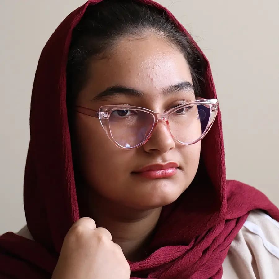 عینک زنانه با فریم صورتی رنگ، شکل چشم گربه‌ای، از جنس کائوچو و لنز بلوکات مدل 20386 — تصویر ۲