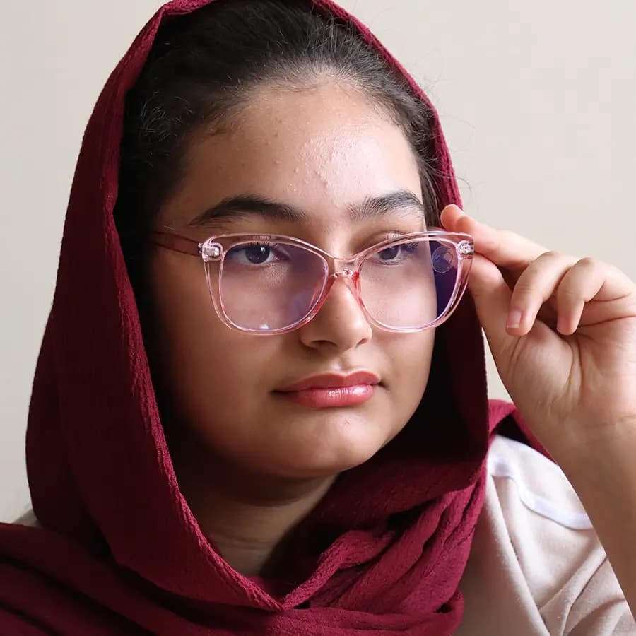 عینک زنانه با فریم بی‌رنگ و کریستالی، شکل چشم گربه‌ای، از جنس کائوچو و لنز بلوکات مدل 20388 — تصویر ۲