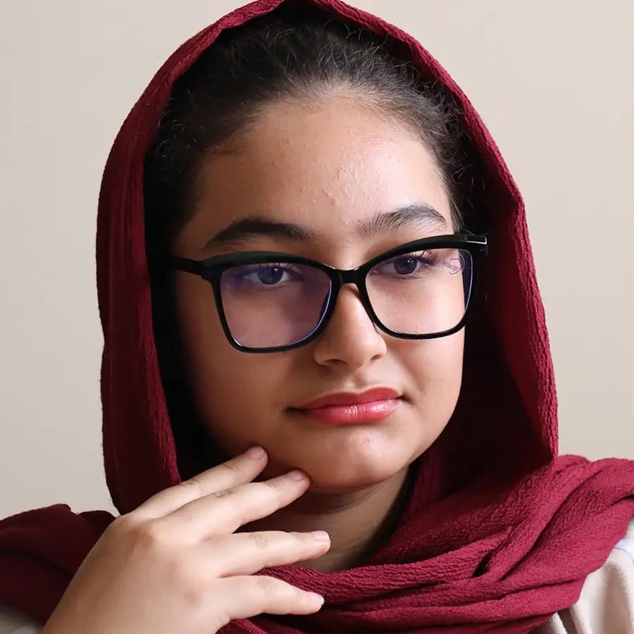 عینک زنانه با فریم بنفش رنگ، شکل بال پروانه‌ای، از جنس کائوچو و لنز بلوکات مدل 203103 — تصویر ۲