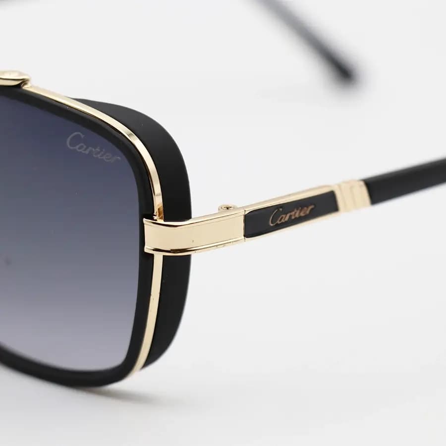 عینک آفتابی Cartier با فریم رنگ طلایی و مشکی، شکل چندضلعی، لنز دودی هایلایت و دسته سیم‌دار مدل 8052 — تصویر ۶