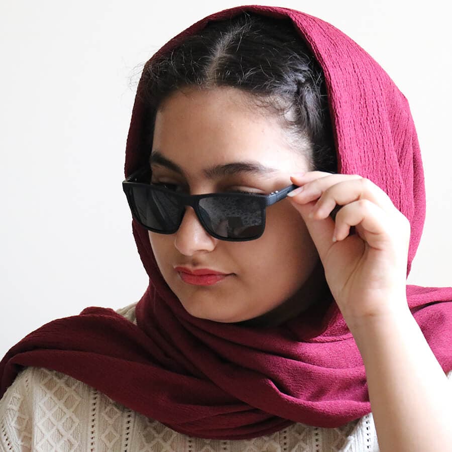 عینک دید در شب اوگا مورل با فریم مستطیلی، رنگ مشکی مات، لنز زرد رنگ و دسته فنردار مدل 7908 — تصویر ۸