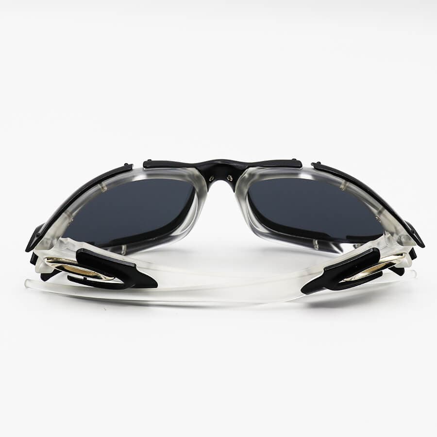 عینک آفتابی OAKLEY با فریم رنگ مشکی و شفاف، لنز پلاریزه و دودی تیره به همراه پک اصلی مدل 9367 — تصویر ۷