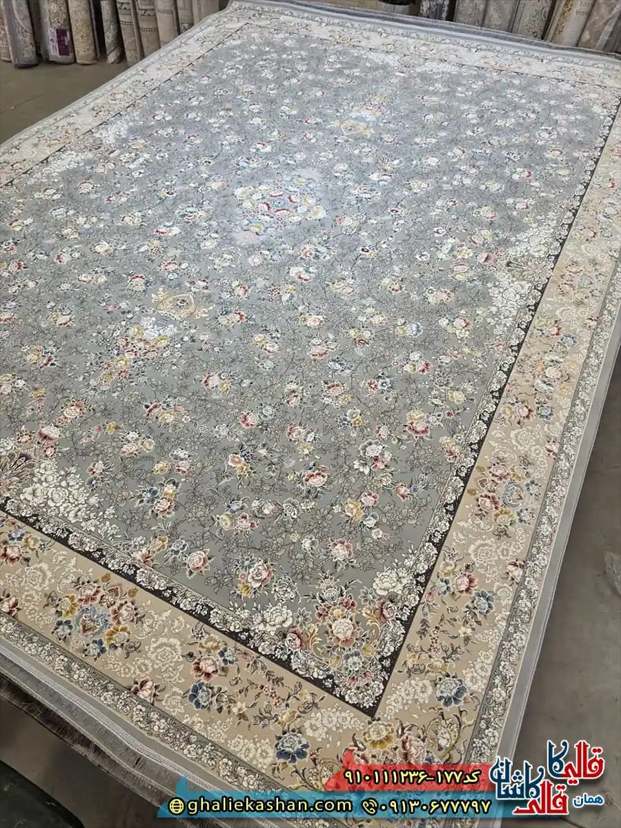 فرش ‌‌1200 ‌‌شانه ‌‌طرح ‌‌افشان ‌‌باغ ‌‌گل ‌‌رنگ ‌‌طوسی ‌‌نقره ‌‌ای ‌‌گل ‌‌برجسته ‌‌کاشان ‌‌ — تصویر ۲