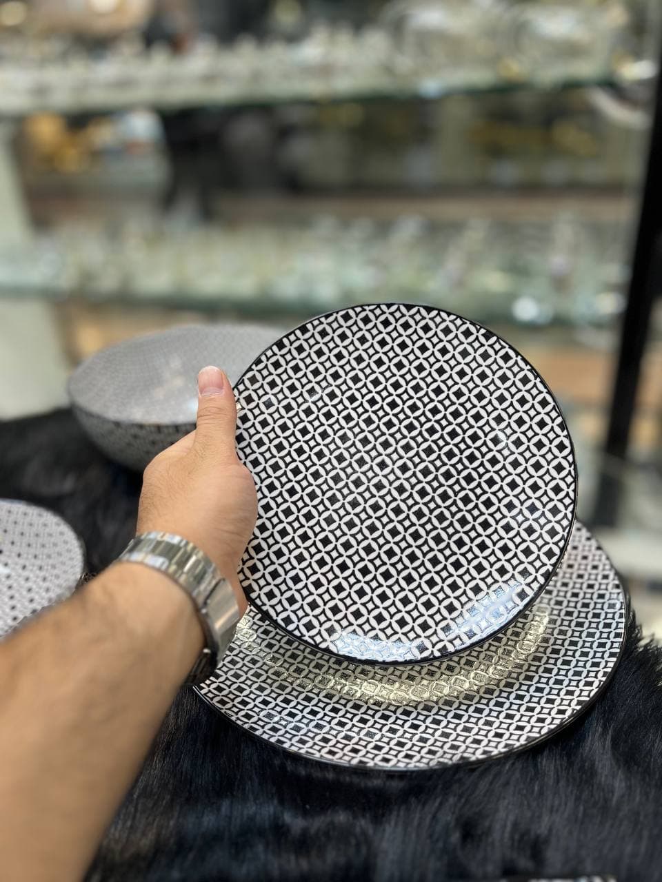 سرویس غذاخوری طرح دون مشکی برند دنی هوم — تصویر ۲