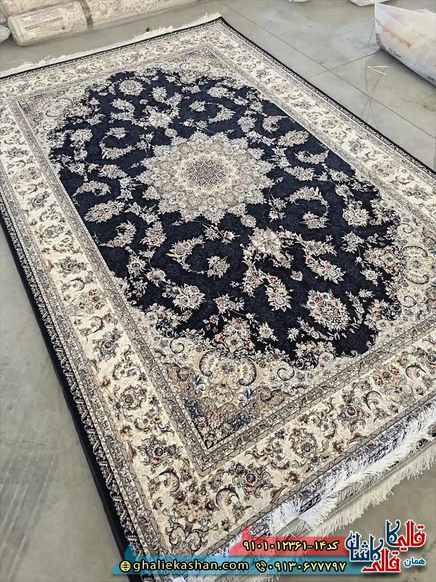 فرش کلاسیک 1200 شانه طرح زمرد رنگ سرمه ای کاشان — تصویر ۲