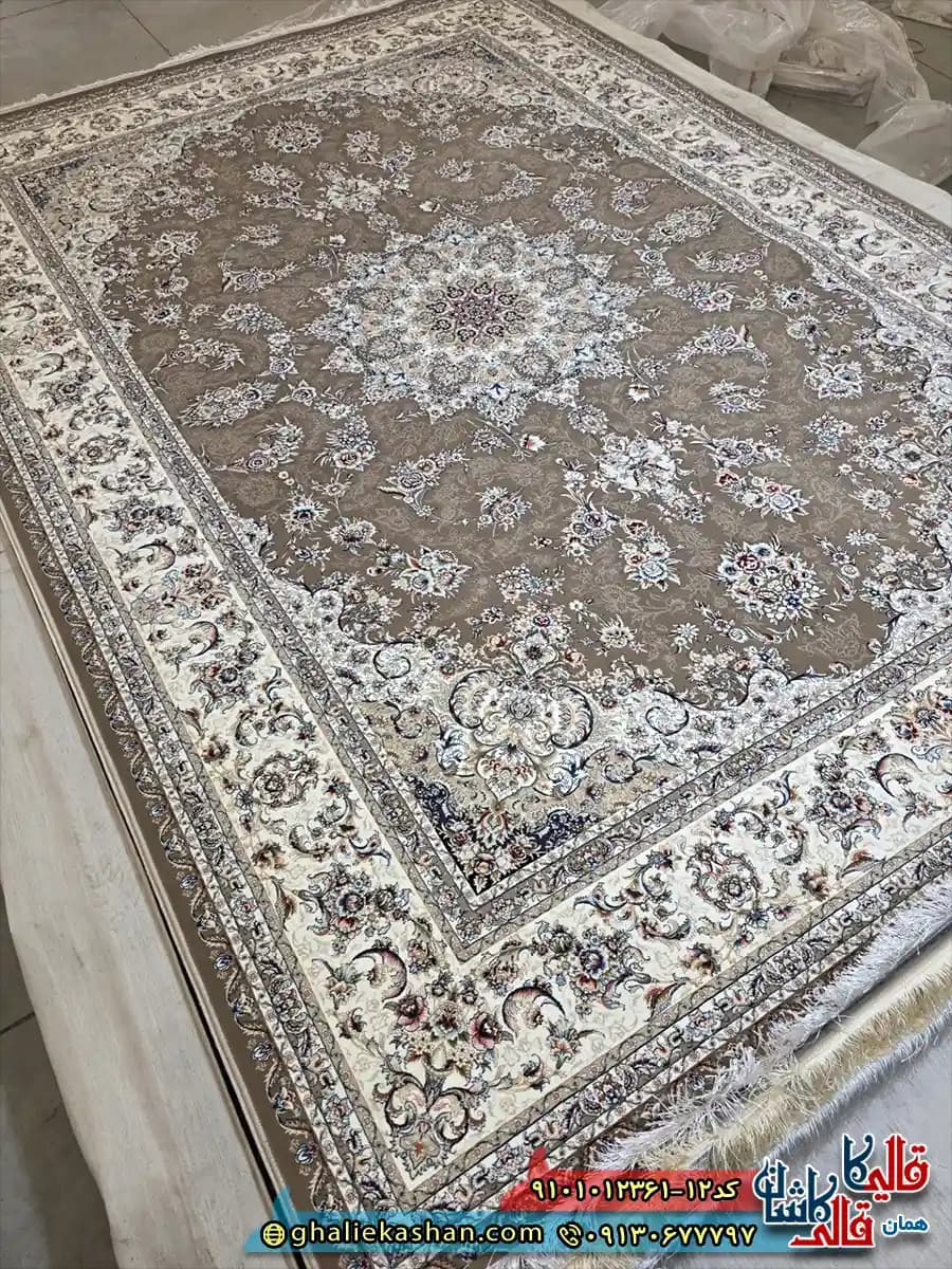 فرش کلاسیک 1200 شانه طرح زمرد رنگ قهوه ای شکلاتی کاشان — تصویر ۲