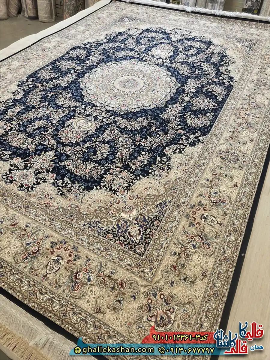 فرش کلاسیک 1200 شانه طرح دیبا رنگ سرمه ای کاشان — تصویر ۲
