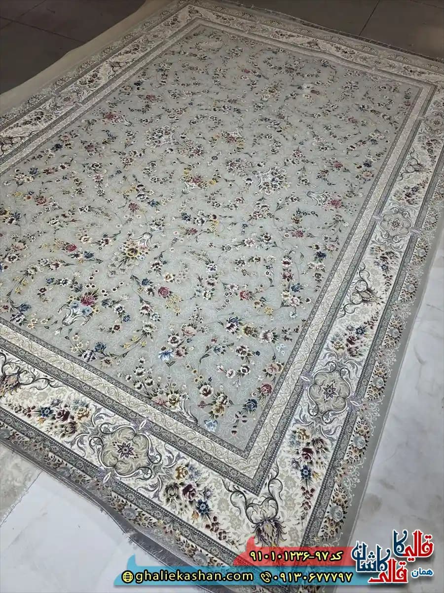 فرش ‌کلاسیک ‌1200 ‌شانه ‌طرح ‌افشان ‌ایلیا ‌رنگ ‌طوسی نقره ای ‌کاشان
