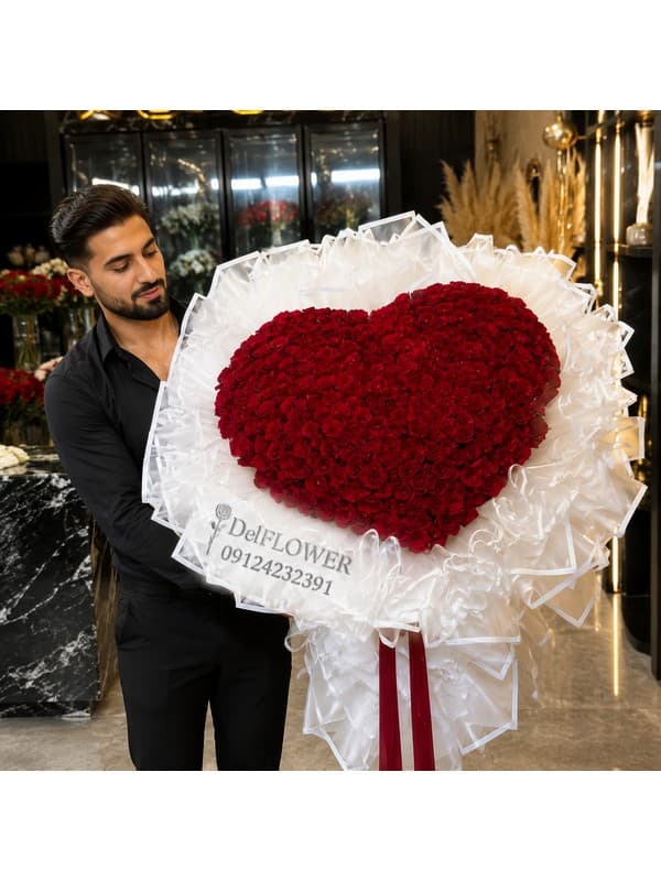 باکس گل عاشقانه برای همسر با رز مخملی