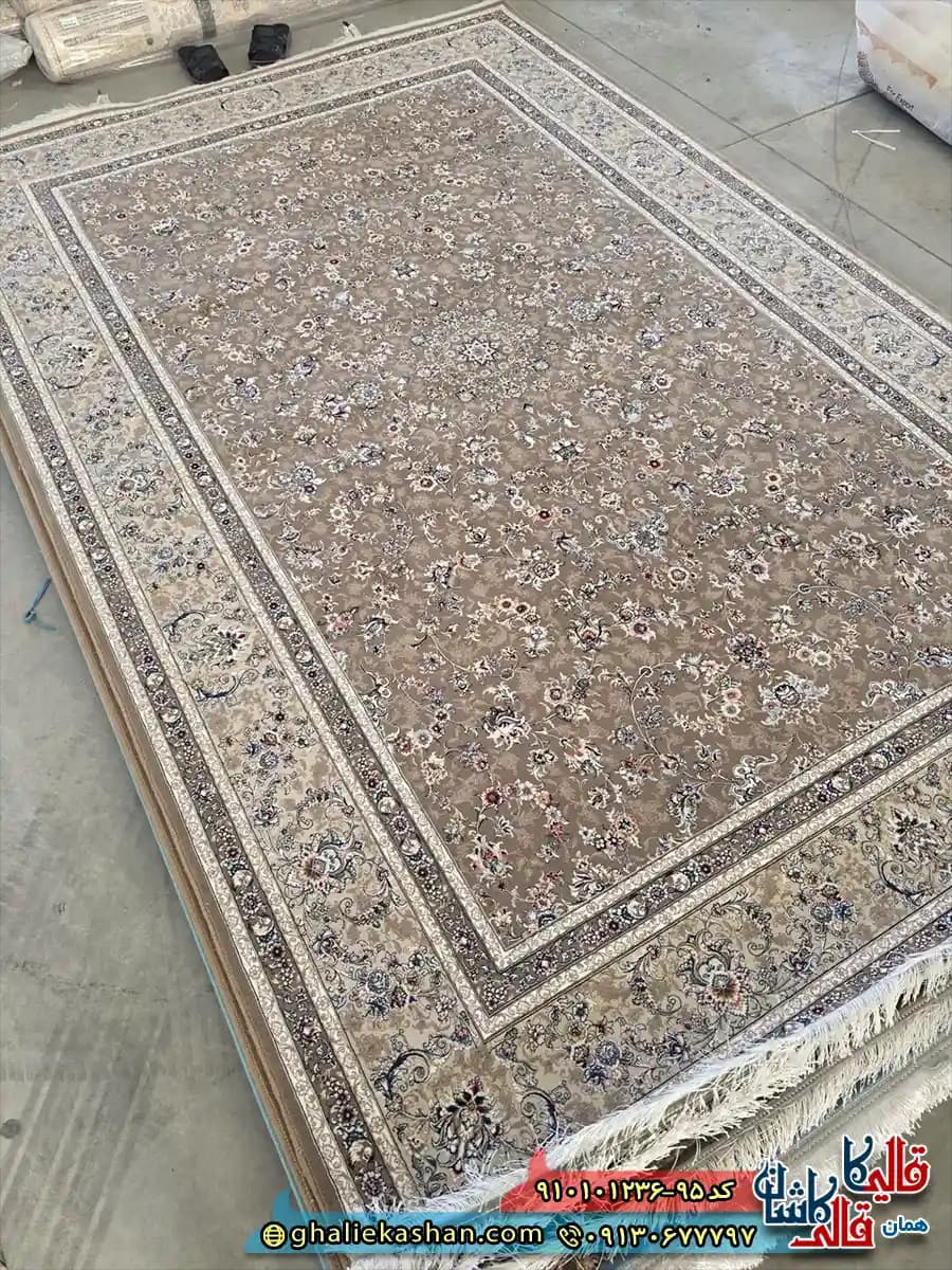 فرش کلاسیک 1200 شانه طرح افشان شهریار رنگ قهوه ای کاراملی کاشان — تصویر ۲