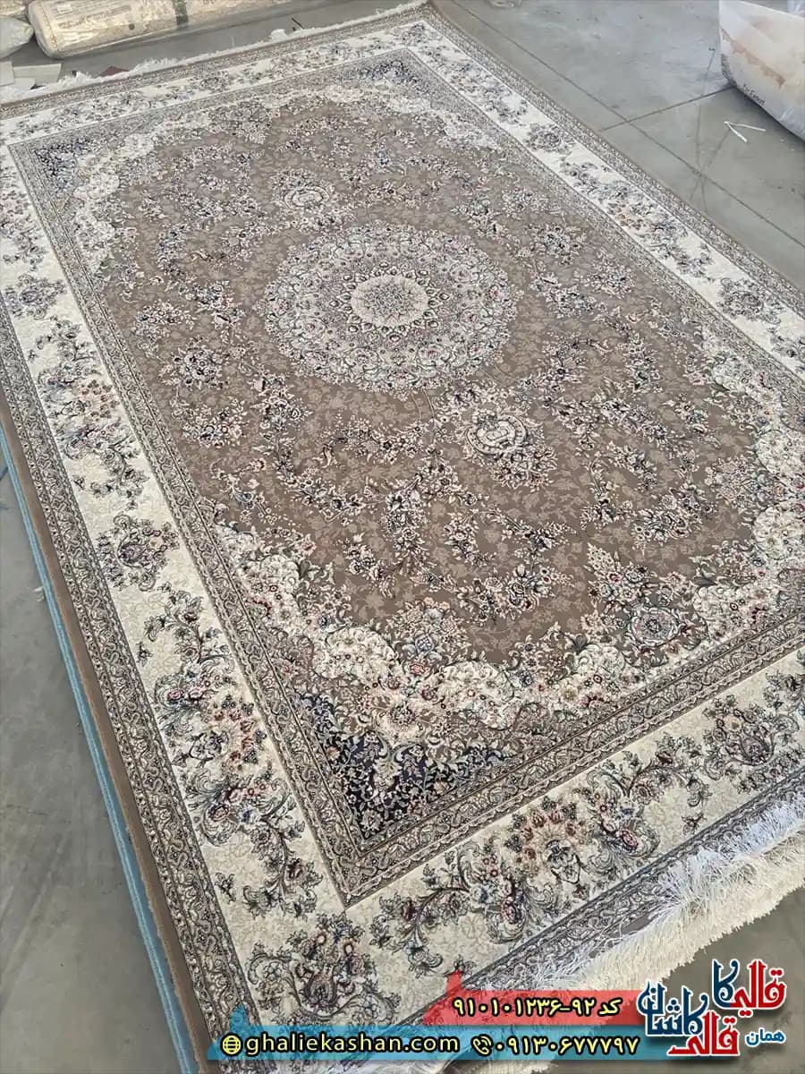 فرش کلاسیک 1200 شانه طرح دیبا رنگ قهوه ای کاراملی 2 کاشان