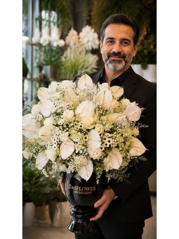 باکس گل رز قرمز برای سالگرد عشق