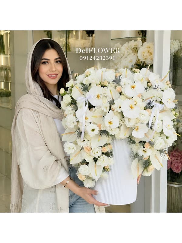 باکس گل دوستت دارم با رز هلندی و ژیپسوفیلا