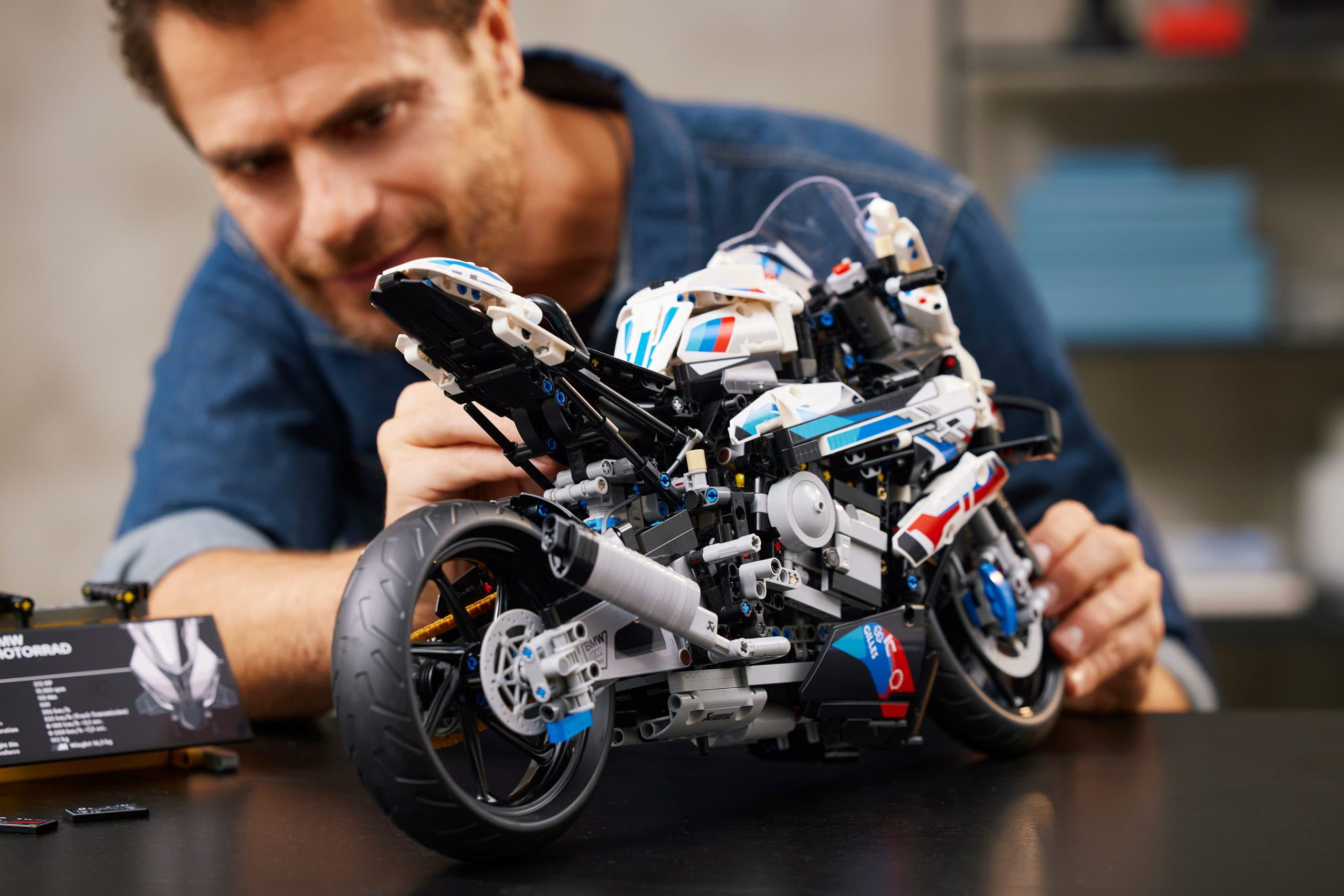 لگو موتور BMW 1000 RR مدل Technic کد 12188 — تصویر ۳