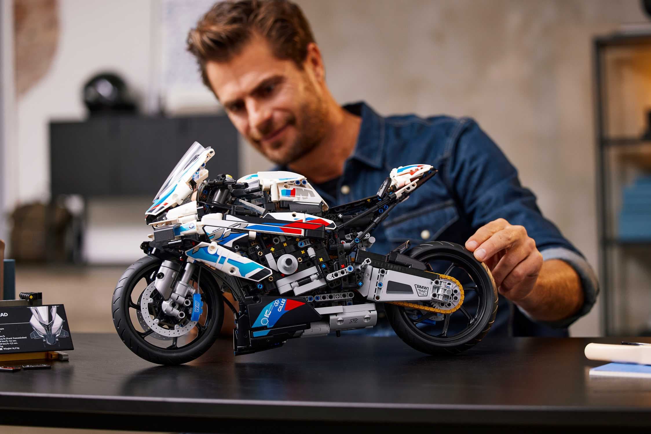 لگو موتور BMW 1000 RR مدل Technic کد 12188 — تصویر ۵