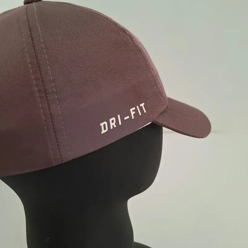 کلاه ورزشی شمعی نایک شکلاتی DRI-FIT — تصویر ۴