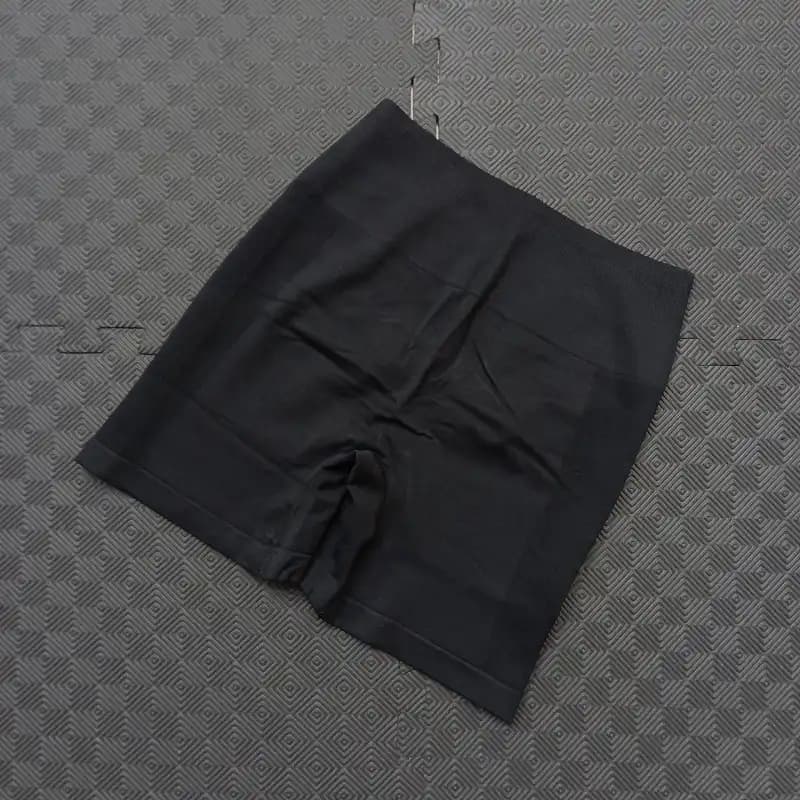 شورتک اورجینال پشت چین دار سیملس مشکی SH-M04 — تصویر ۳