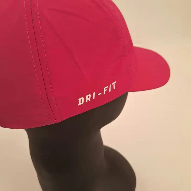 کلاه ورزشی شمعی نایک سرخابی DRI-FIT — تصویر ۳