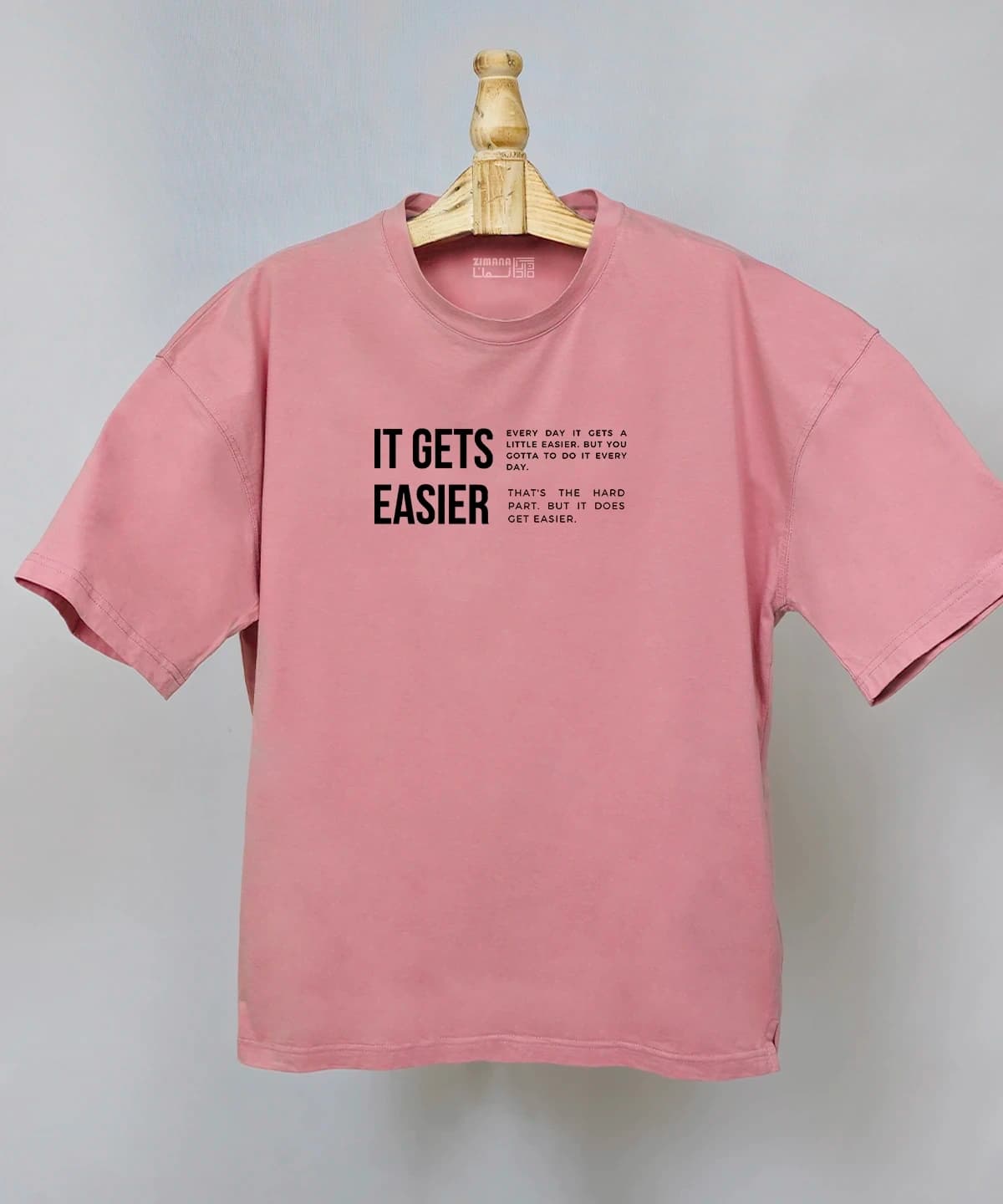 تیشرت لش مردانه و زنانه بوجک هورسمن طرح It Gets Easier — تصویر ۳