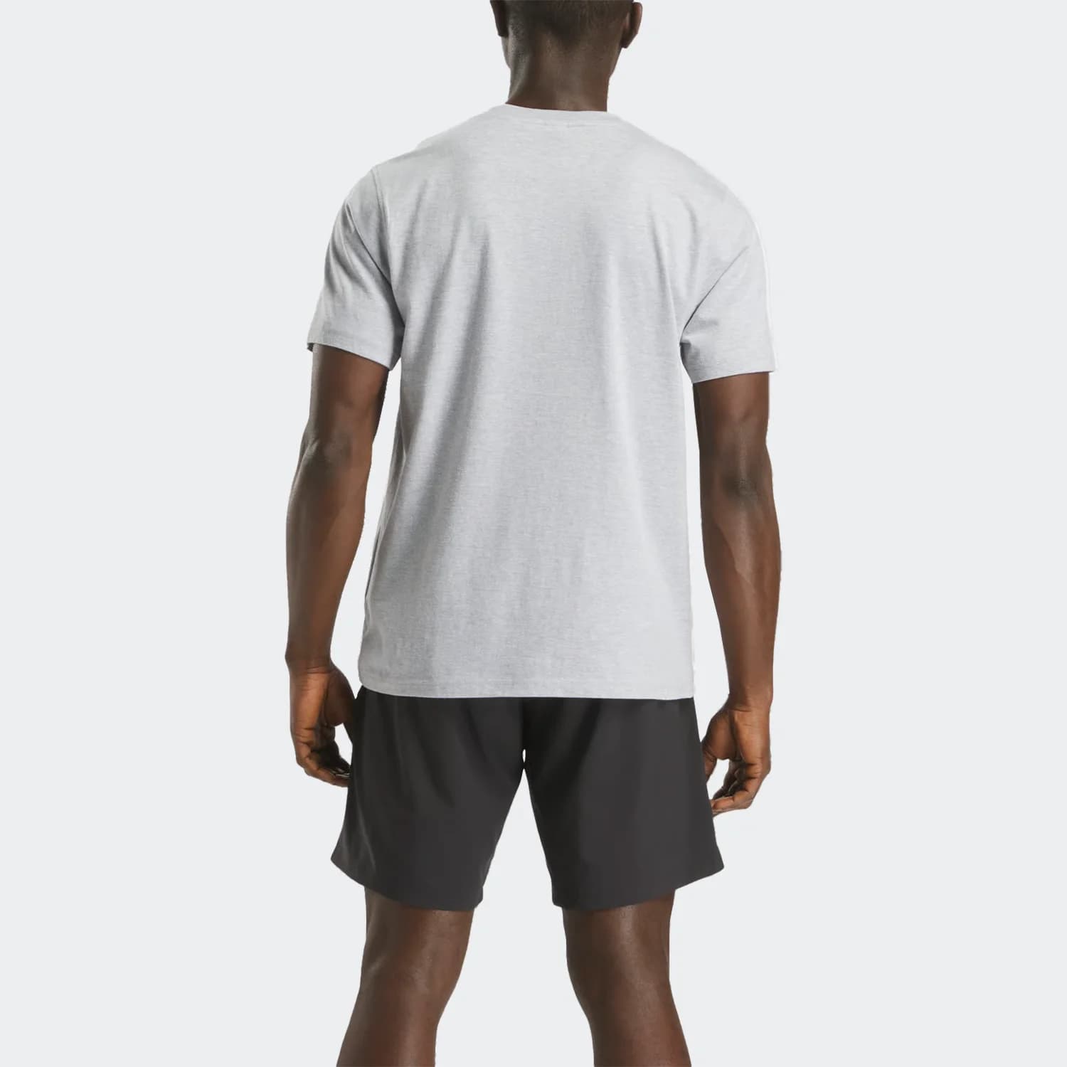 تیشرت مردانه ریباک مدل Mens Chad Big Logo Crew Neck Tee — تصویر ۴