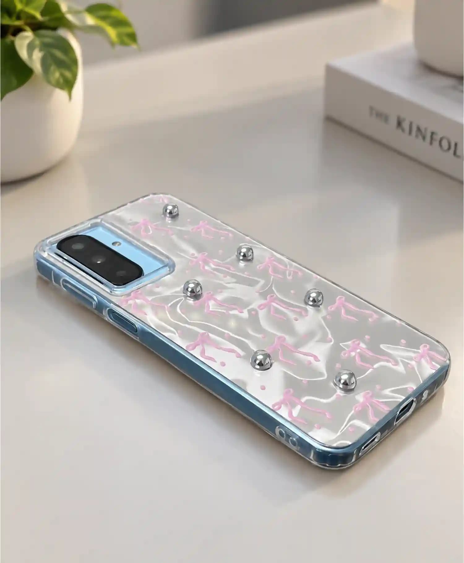 قاب هولوگرامی پاپیون مرواریدی گوشی موبایل Samsung A17 — تصویر ۴
