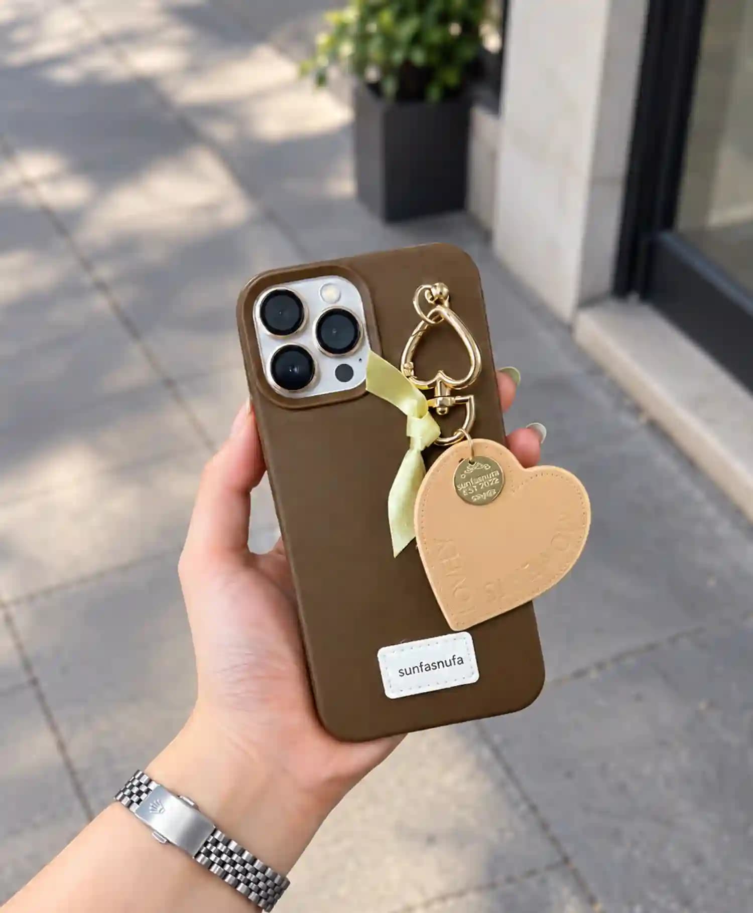 قاب چرمی آویز دار مدل Sunfasnufa گوشی موبایل Iphone 13 Pro Max — تصویر ۳
