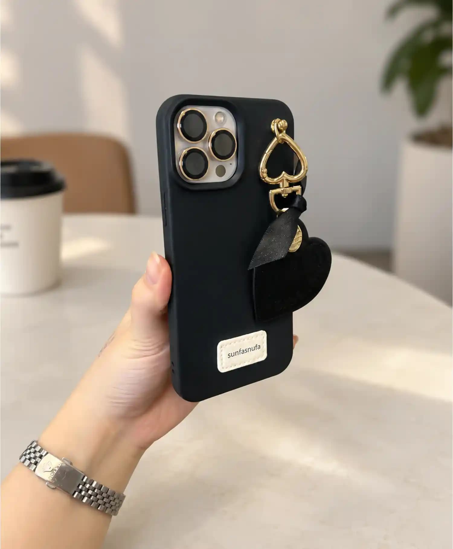 قاب چرمی آویز دار مدل Sunfasnufa گوشی موبایل Iphone 13 Pro Max — تصویر ۲