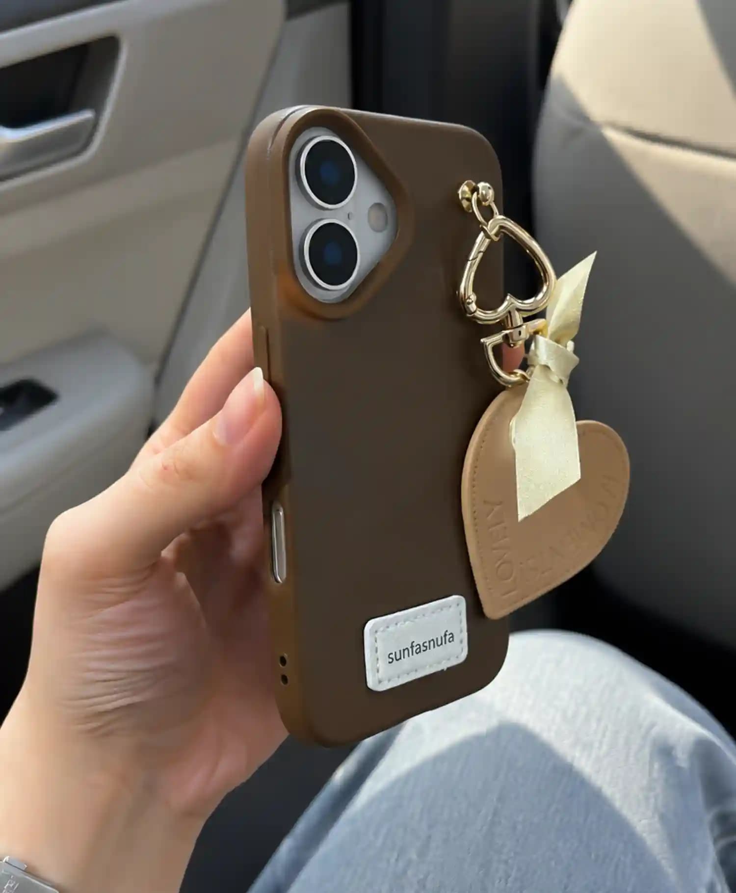 قاب چرمی آویز دار مدل Sunfasnufa گوشی موبایل Iphone 16 — تصویر ۴