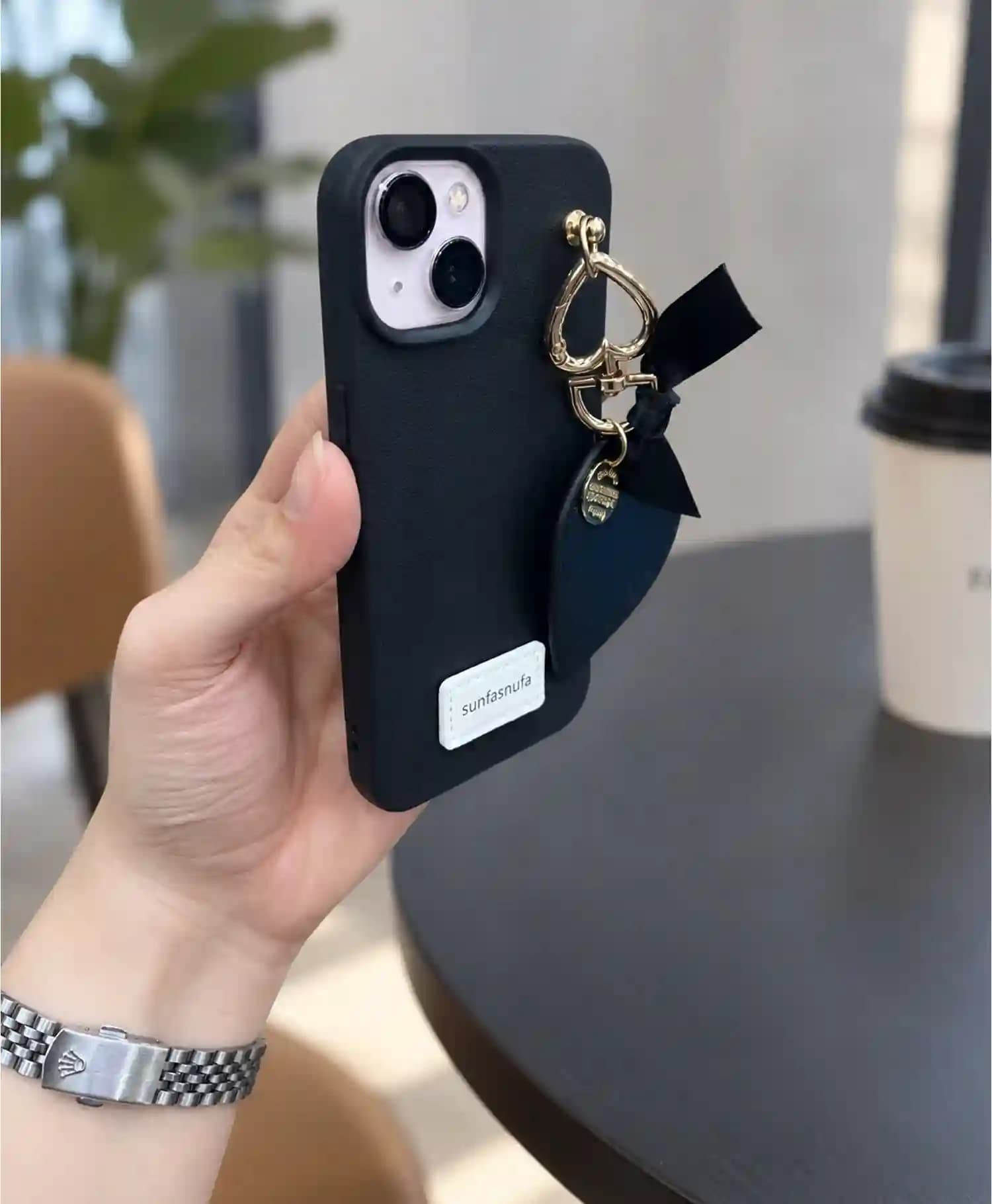 قاب چرمی آویز دار مدل Sunfasnufa گوشی موبایل Iphone 13 — تصویر ۴