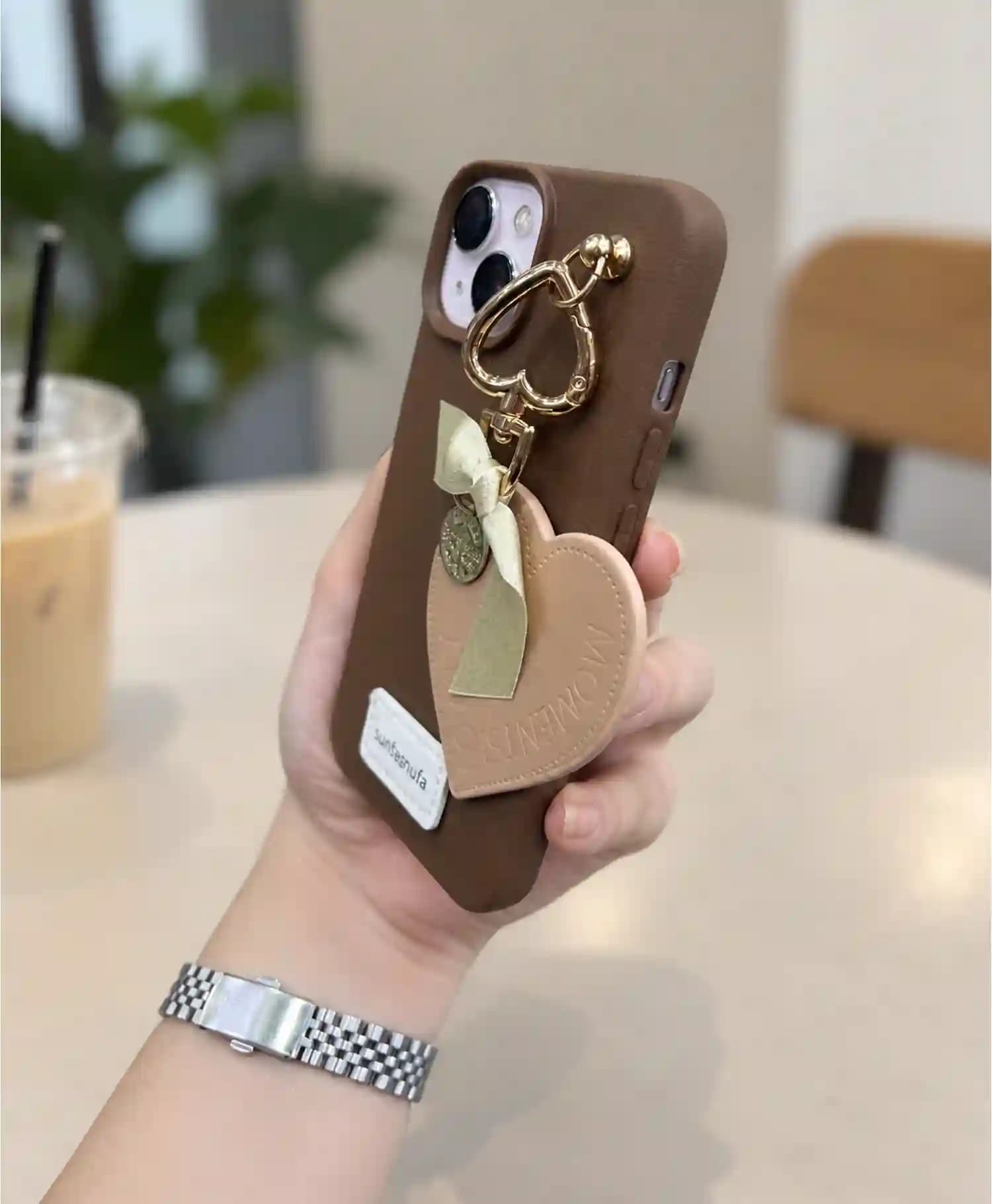 قاب چرمی آویز دار مدل Sunfasnufa گوشی موبایل Iphone 13 — تصویر ۲