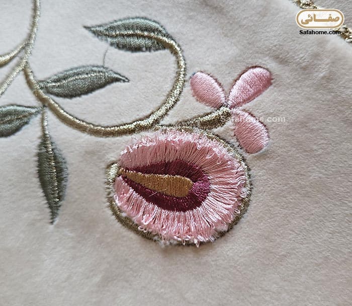 جانماز ملیسا گلدوزی پروانه شیری — تصویر ۳