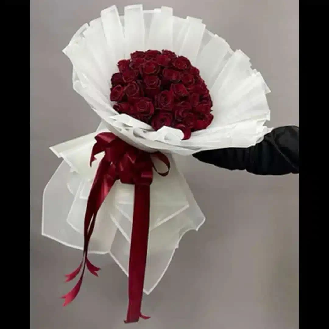 دسته گل شیک 40 شاخه — تصویر ۳