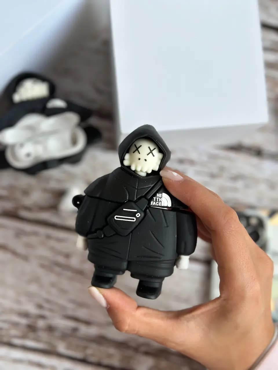 کاور ایرپاد Kaws : The North Face (کدa0057) — تصویر ۲