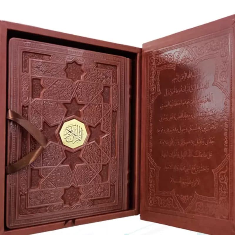 قرآن وزیری معطر بدون ترجمه چرم جعبه دار برجسته نفیس طرح ستاره — تصویر ۳