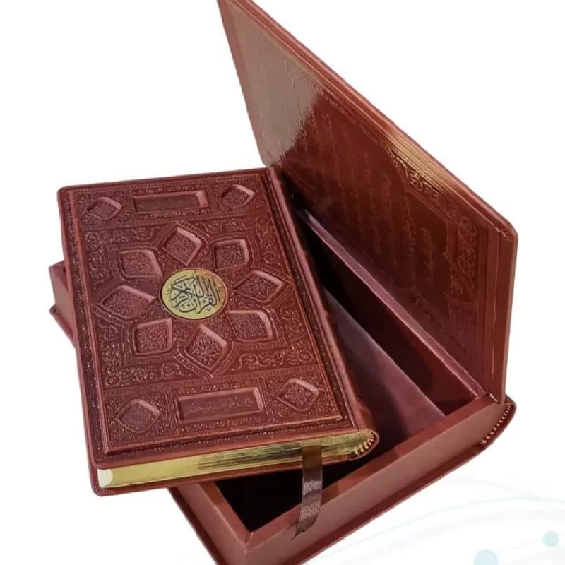 قرآن وزیری معطر بدون ترجمه چرم جعبه دار برجسته نفیس طرح گل — تصویر ۵