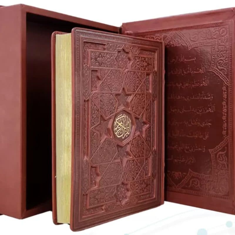 قرآن وزیری معطر چرم جعبه دار برجسته نفیس طرح ستاره — تصویر ۴