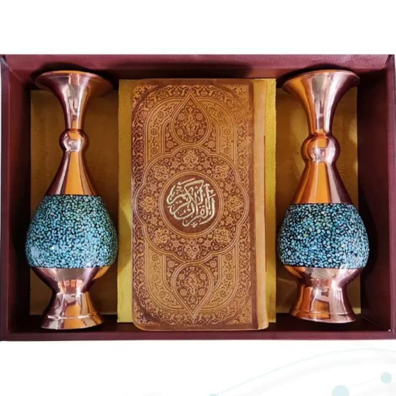 قرآن پالتویی چرم با 2گلدان فیروزه — تصویر ۳