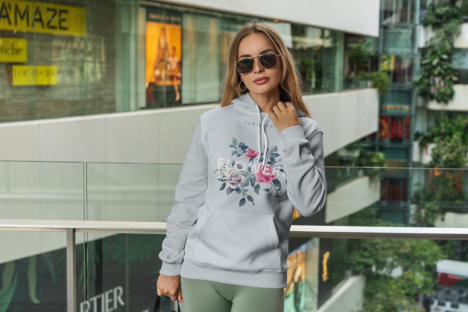 دانلود مجموعه موکاپ هودی دخترانه Hoodie Mock-Up Street Fashion — تصویر ۲