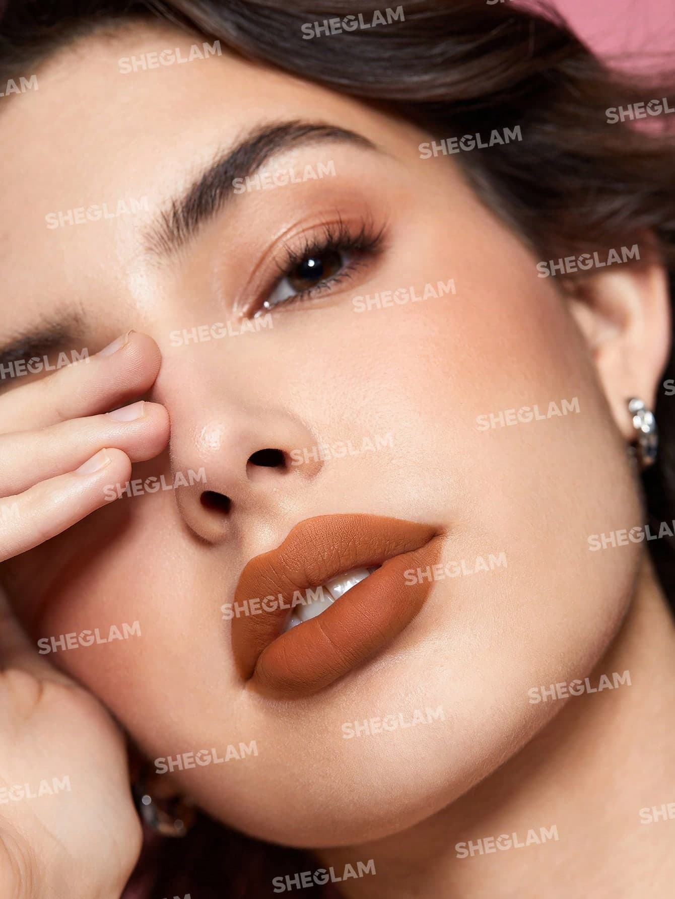 رژ لب شیگلم Matte Allure رنگ Don’t Call Me Honey — تصویر ۶