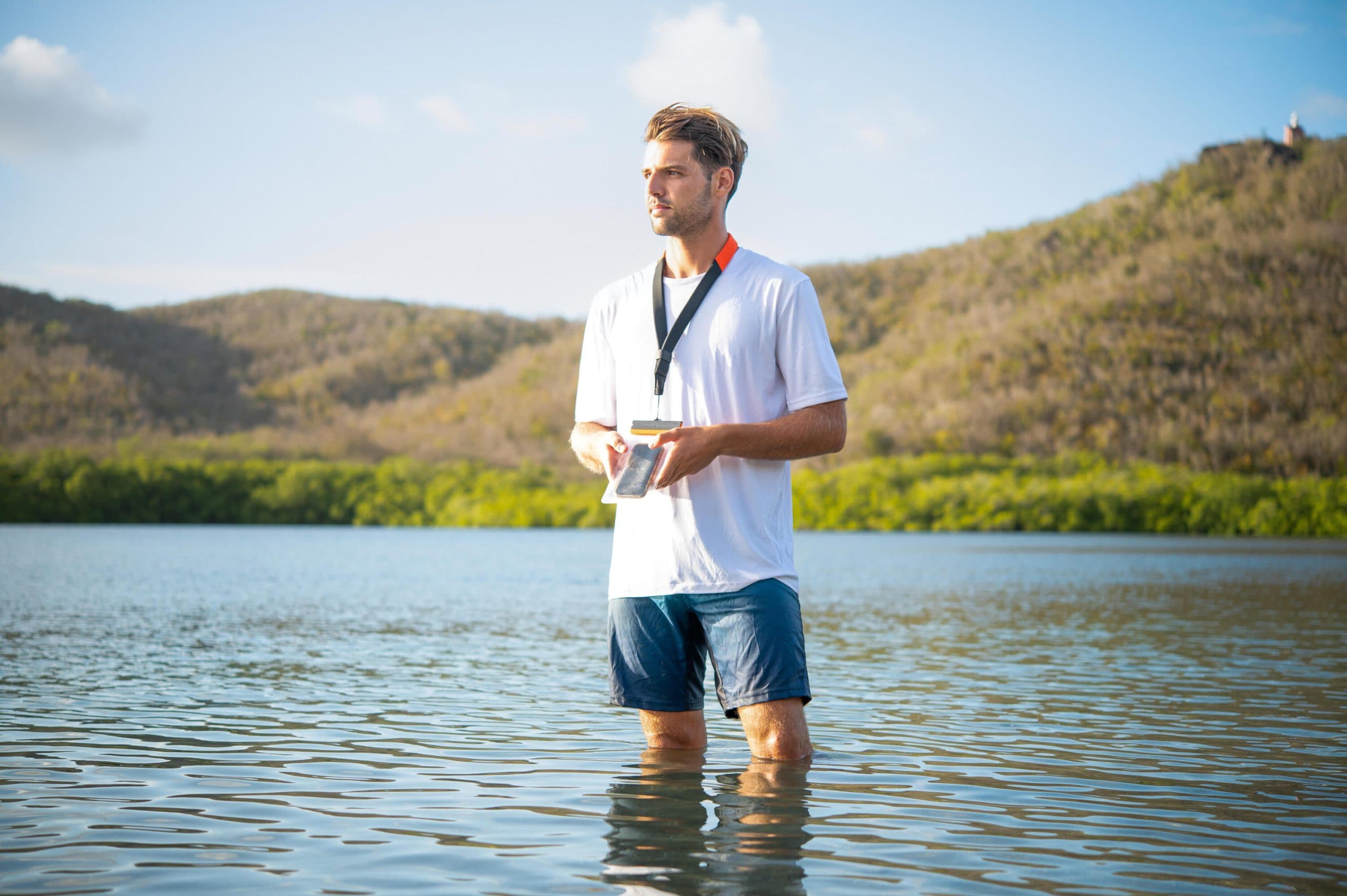 کاور ضد آب موبایل دکتلون Decathlon Itiwit Waterproof Phone Case IPX8 — تصویر ۲