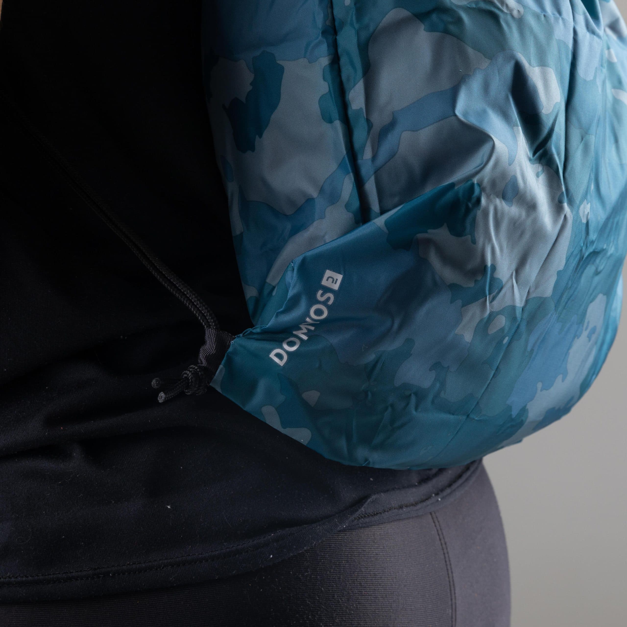 کیسه ورزشی و کفش دمیوس – دکتلون Domyos Foldable Patterned Blue Sneaker Bag – Fitness — تصویر ۳